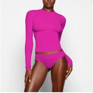 SKIMS Fits Everybody Long Sleeve T-Shirt Small New Fuchsia Top Shirt NWT Pink